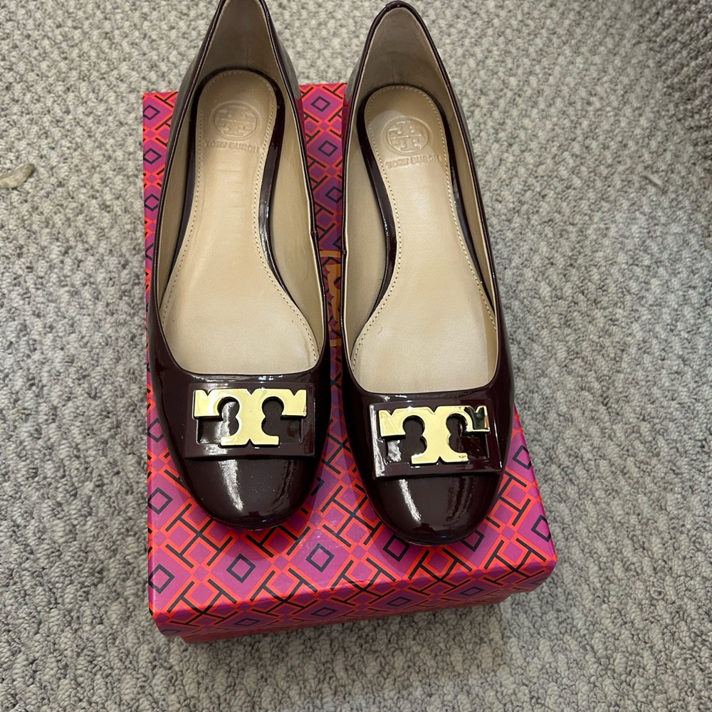 LIKE NEW ~ Tory Burch Burgundy Flats with Gold Accents, Size 7.5